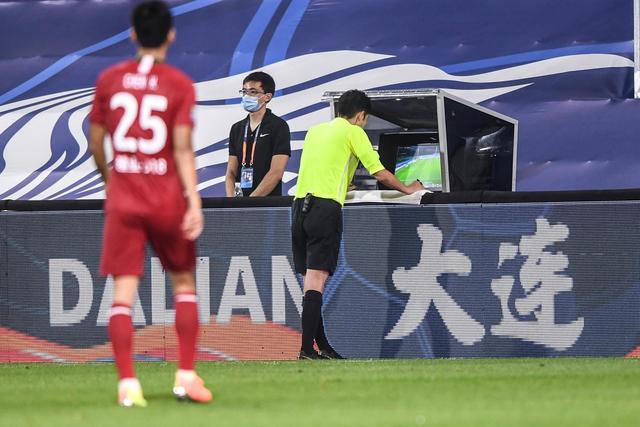 意甲-吉鲁破门本纳塞尔助攻 AC米兰1-1萨勒尼塔纳
